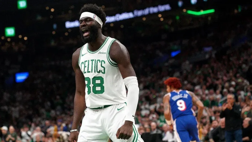 Neemias nos Celtics (FOTO: Boston Globe/GETTY)